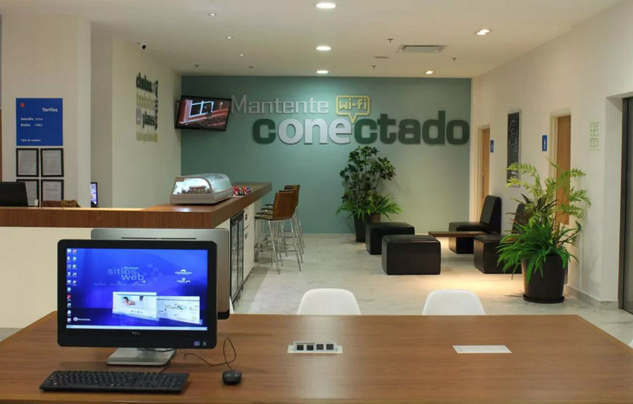 One Leon Poliforum Ngoại thất bức ảnh
